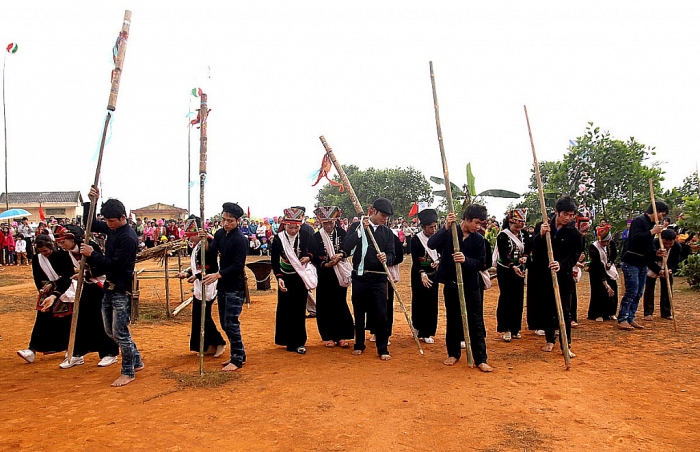 Dân tộc nào có họ tên là các loài động thực vật? dan toc nao co ho ten la cac loai dong thuc vat