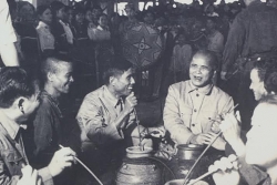 phia sau cai goi la vuong quoc mong