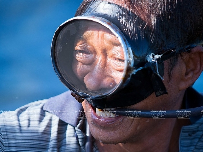 Nghề nuôi tôm hùm thương phẩm trên đảo Bình Ba nghe nuoi tom hum thuong pham tren dao binh ba