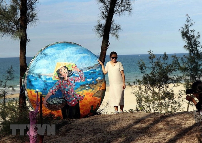 Độc đáo con đường thuyền thúng của làng chài bích họa Tam Thanh doc dao con duong thuyen thung cua lang chai bich hoa tam thanh