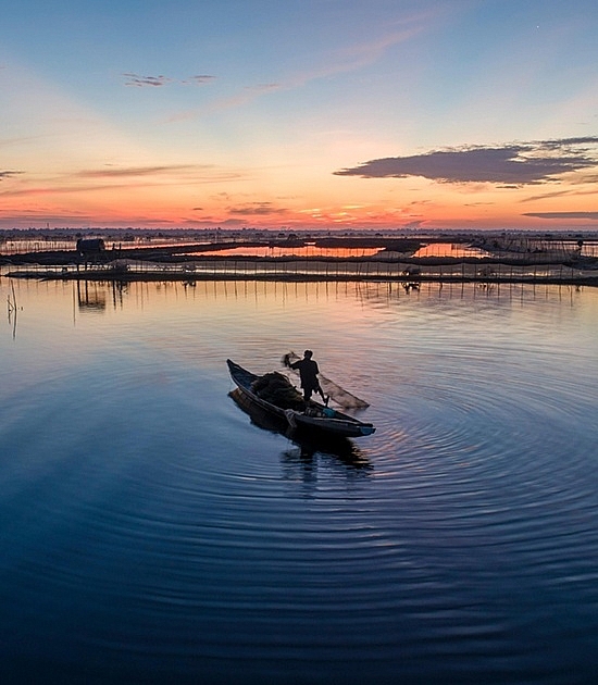 Đón bình minh cùng ngư dân trên Đầm Chuồn ở Huế don binh minh cung ngu dan tren dam chuon o hue