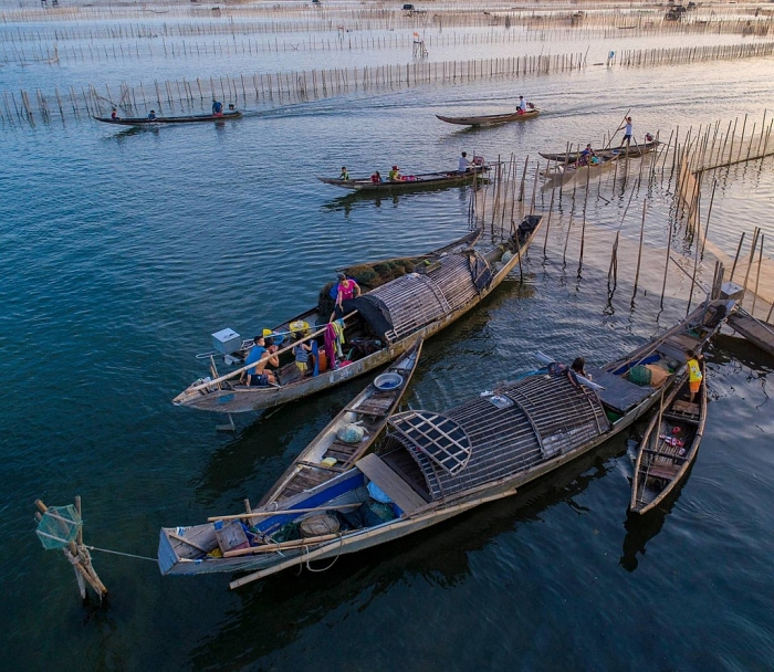 Đón bình minh cùng ngư dân trên Đầm Chuồn ở Huế don binh minh cung ngu dan tren dam chuon o hue
