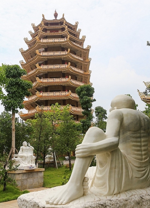 Ngôi chùa ở Sài Gòn giữ 4 kỷ lục Việt Nam ngoi chua o sai gon giu 4 ky luc viet nam