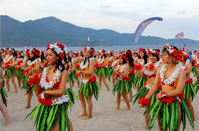 Các vũ công trong và ngoài nước "đốt cháy" bãi biển Đà Nẵng cac vu cong trong va ngoai nuoc dot chay bai bien da nang