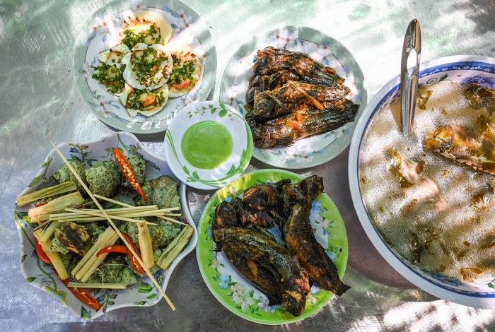 Những tảng đá thách thức trọng lực trên đảo ở Quy Nhơn nhung tang da thach thuc trong luc tren dao o quy nhon