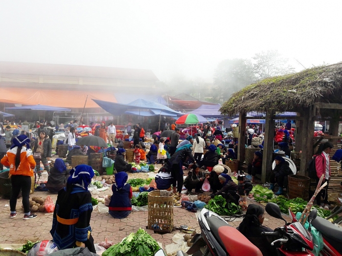 Làng như cổ tích có những ngôi nhà mái cỏ rêu xanh rì, đẹp xa xăm lang nhu co tich co nhung ngoi nha mai co reu xanh ri dep xa xam