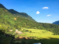 mot ha long hoan toan khac la nhung nam dau thap nien 90