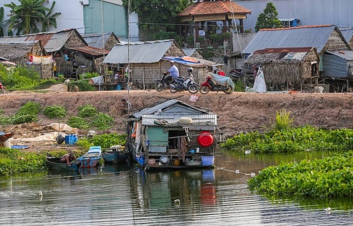 Ngôi trường của những đứa trẻ lưu lạc xuyên biên giới ngoi truong cua nhung dua tre luu lac xuyen bien gioi