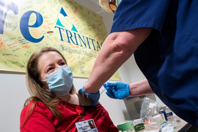 Một người Mỹ qua đời sau khi tiêm vaccine COVID-19 Một người Mỹ qua đời sau khi tiêm vaccine COVID-19