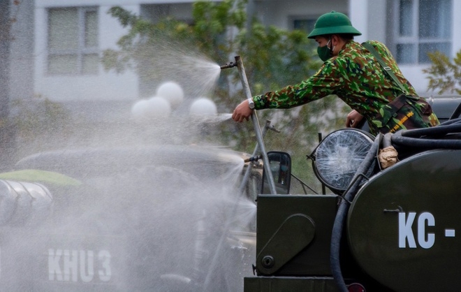 Xử lý một người ở Quảng Ninh tự ý ra khỏi nhà khi đang cách ly Xử lý một người ở Quảng Ninh tự ý ra khỏi nhà khi đang cách ly