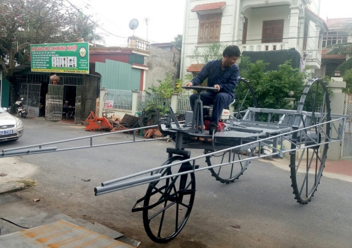 Anh nông dân Việt với nhiều sáng chế khiến thế giới ngả mũ thán phục Anh nông dân Việt với nhiều sáng chế khiến thế giới ngả mũ thán phục