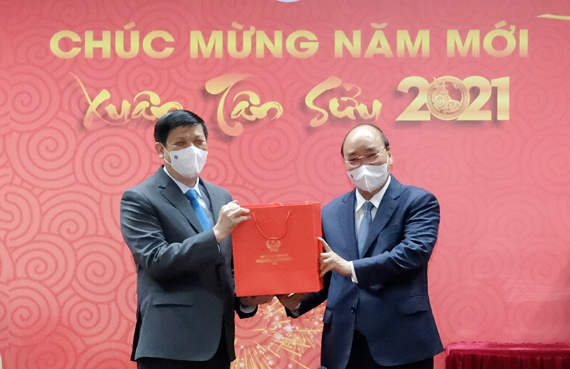 Thủ tướng Nguyễn Xuân Phúc: Trân quý những hành động, tinh thần hy sinh cao cả của các chiến sĩ áo trắng