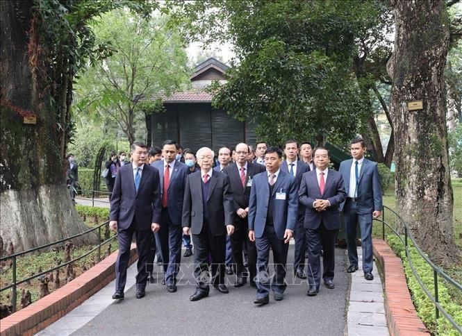 Tổng Bí thư, Chủ tịch nước Nguyễn Phú Trọng dâng hương tưởng niệm Chủ tịch Hồ Chí Minh