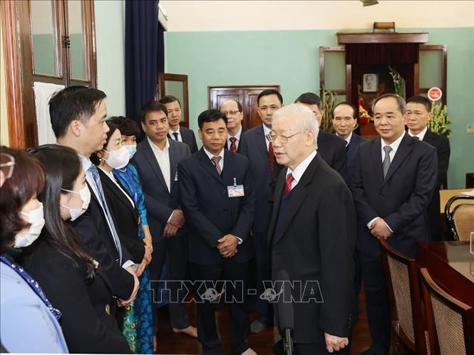 Tổng Bí thư, Chủ tịch nước Nguyễn Phú Trọng dâng hương tưởng niệm Chủ tịch Hồ Chí Minh