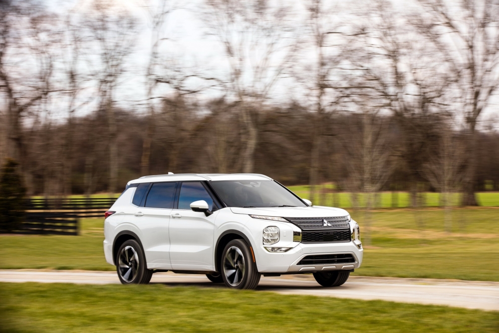 Mitsubishi Outlander 2021 ra mắt với giá khởi điểm 26.990 USD Mitsubishi Outlander 2021 ra mắt với giá khởi điểm từ 620 triệu đồng