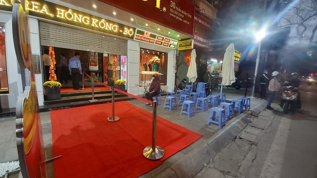 Ngày vía Thần Tài: Chỗ tấp nập, nơi vắng tanh người mua vàng Ngày vía Thần Tài: Chỗ tấp nập, nơi vắng tanh người mua vàng