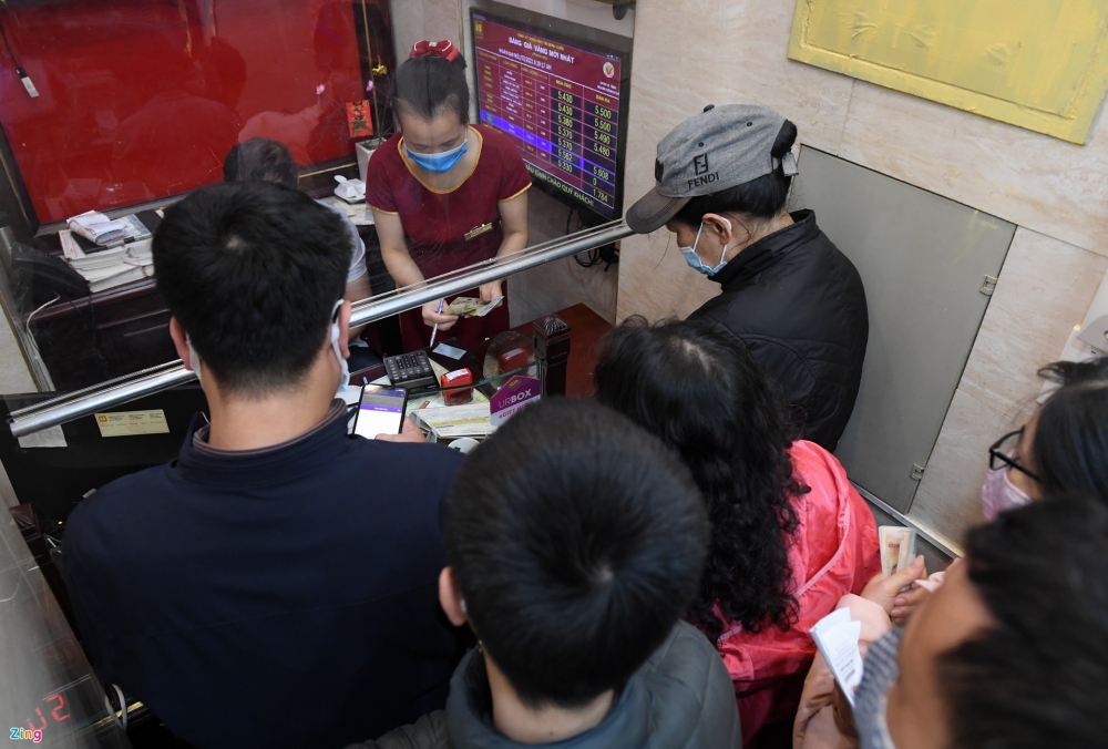 Ngày vía Thần Tài: Chỗ tấp nập, nơi vắng tanh người mua vàng Ngày vía Thần Tài: Chỗ tấp nập, nơi vắng tanh người mua vàng