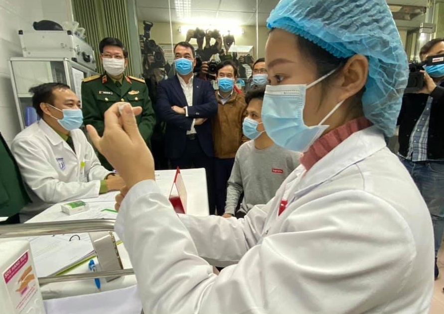 TP.HCM triển khai kế hoạch tiêm vaccine COVID-19 giai đoạn đầu TP.HCM triển khai kế hoạch tiêm vaccine COVID-19 giai đoạn đầu