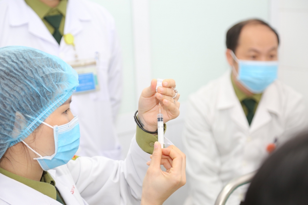 3 Thứ trưởng Bộ Y tế giám sát tiêm vaccine COVID-19 đợt đầu ở TP.HCM 3 Thứ trưởng Bộ Y tế giám sát tiêm vaccine COVID-19 đợt đầu