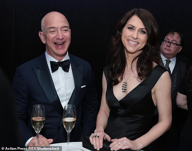 Jeff Bezos chúc mừng vợ cũ tái hôn Vợ cũ tỷ phú Jeff Bezos tái hôn