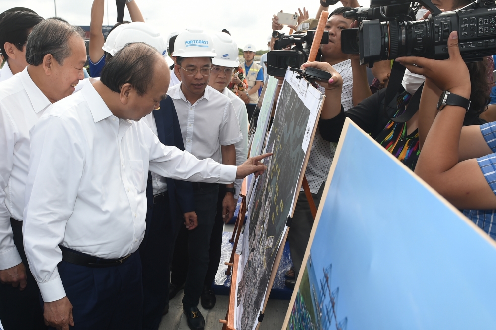 Thủ tướng Nguyễn Xuân Phúc kiểm tra “cửa ngõ giao thương phía Nam” Thủ tướng Nguyễn Xuân Phúc kiểm tra “cửa ngõ giao thương phía Nam”