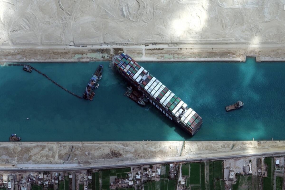 Tàu Ever Given chuẩn bị rời kênh đào Suez Tàu Ever Given chuẩn bị rời kênh đào Suez