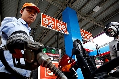 Giảm lần thứ 8 liên tiếp, giá xăng xuống dưới 11.000 đồng/lít giam lan thu 8 lien tiep gia xang xuong duoi 11000 donglit