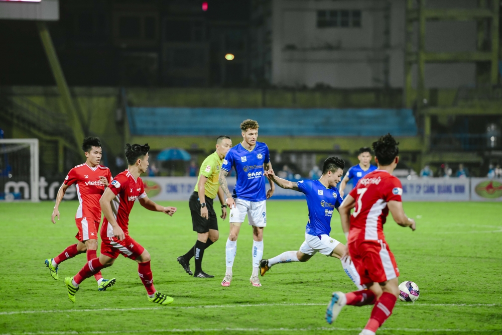 Hà Nội FC trượt dài với khủng hoảng khi thua bạc nhược Viettel Hà Nội FC trượt dài với khủng hoảng khi thua Viettel