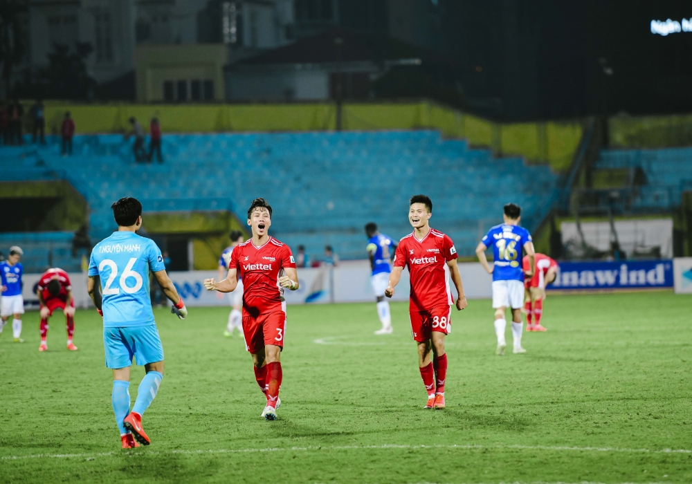 Hà Nội FC trượt dài với khủng hoảng khi thua bạc nhược Viettel Hà Nội FC trượt dài với khủng hoảng khi thua Viettel