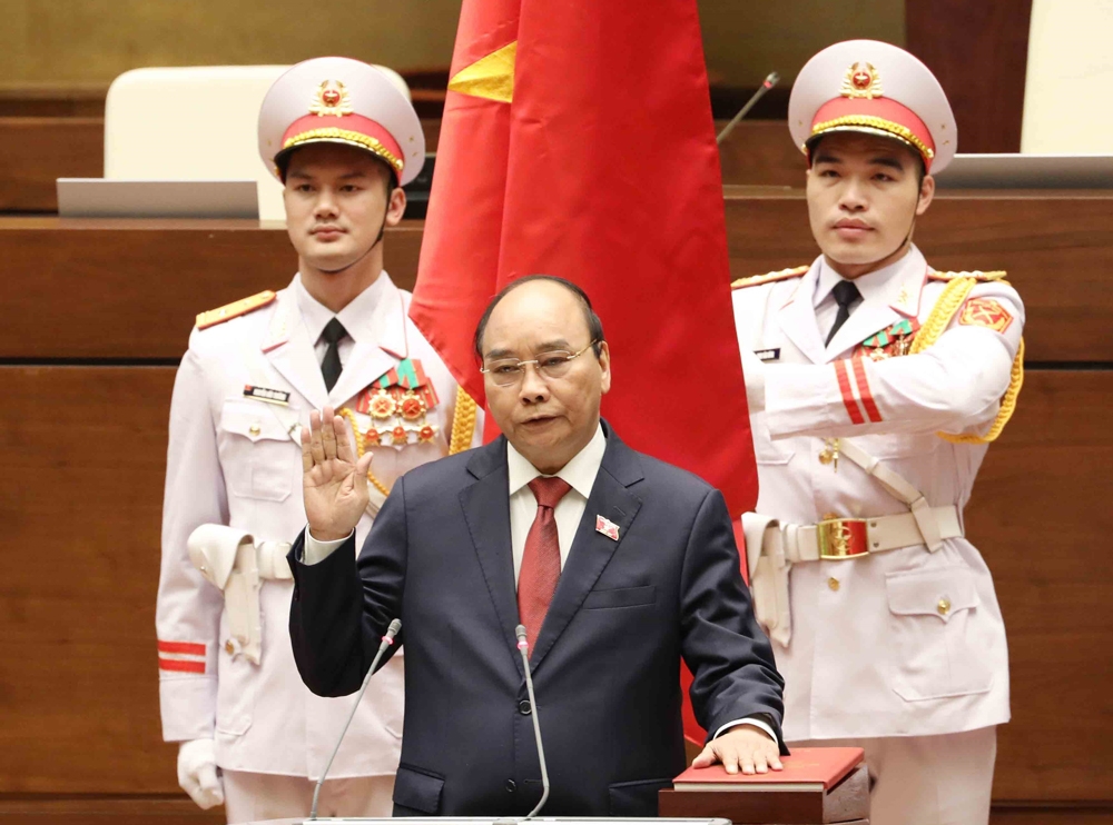 Chủ tịch nước Nguyễn Xuân Phúc tuyên thệ nhậm chức. Thế giới đánh giá cao ban lãnh đạo mới của Việt Nam