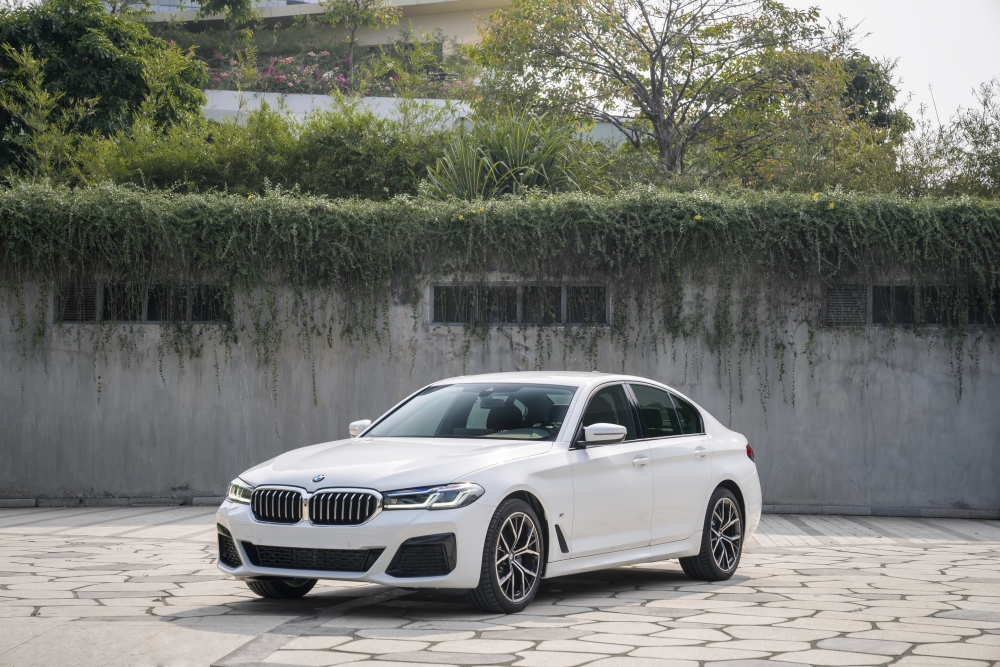 BMW 5 Series mới chính thức ra mắt tại Việt Nam BMW 5 Series mới chính thức ra mắt tại Việt Nam