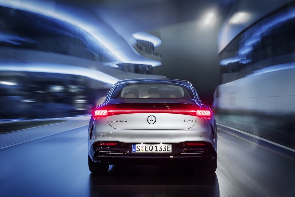 Xe điện hạng sang Mercedes-Benz EQS có gì khiến người dùng trầm trồ? Mercedes-Benz EQS lộ diện, Maybach phiên bản thuần điện