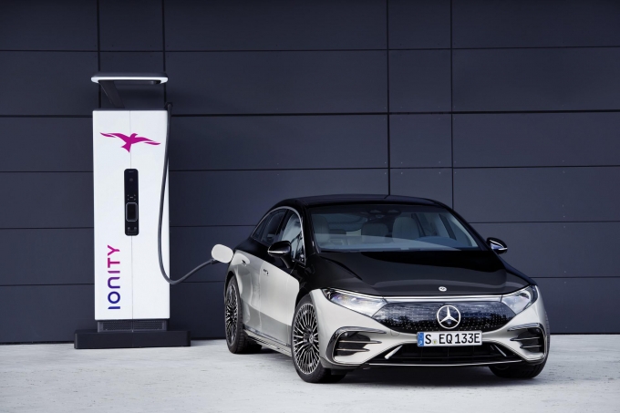 Xe điện hạng sang Mercedes-Benz EQS có gì khiến người dùng trầm trồ? Mercedes-Benz EQS lộ diện, Maybach phiên bản thuần điện