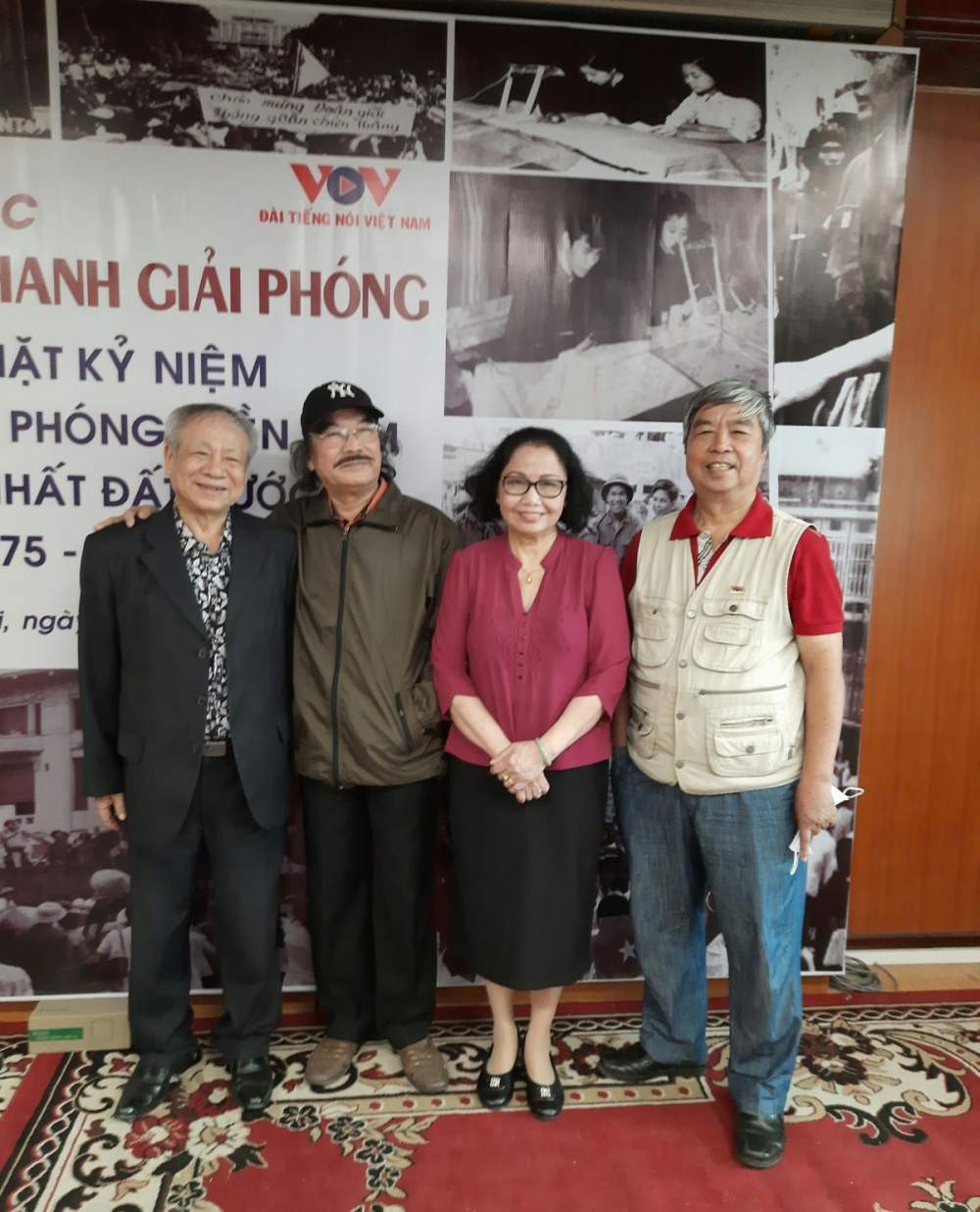 Kỷ niệm ngày thống nhất đất nước: Ngồi với nhau lâu hơn một chút
