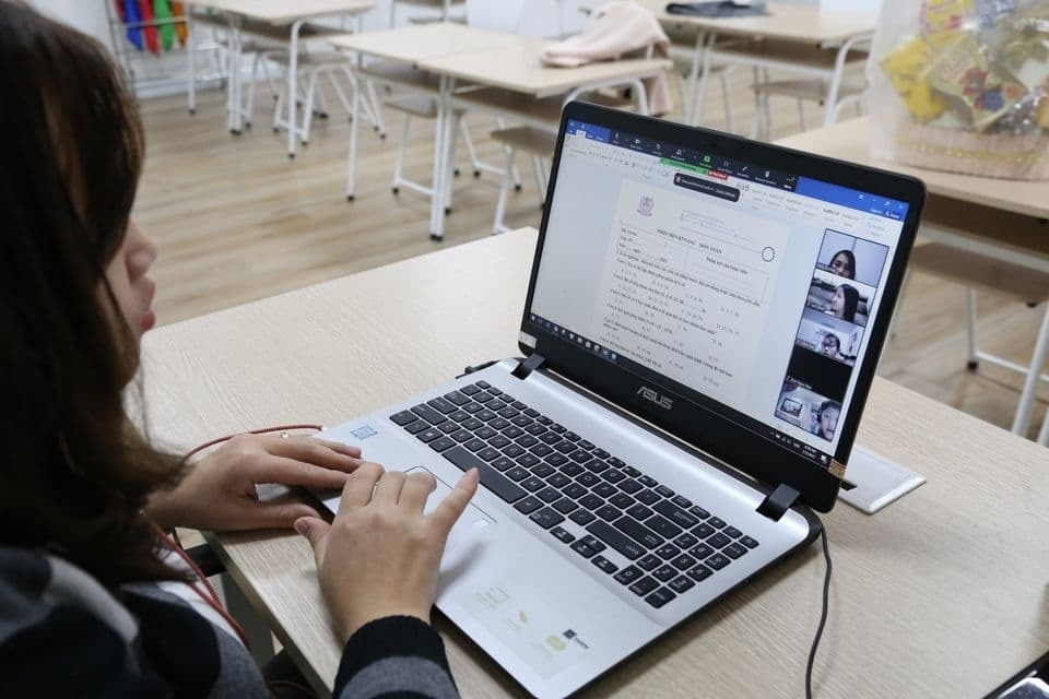 Hai trường đại học cho sinh viên học online sa kỳ nghỉ lễ Hai trường đại học cho sinh viên học online sau kỳ nghỉ lễ