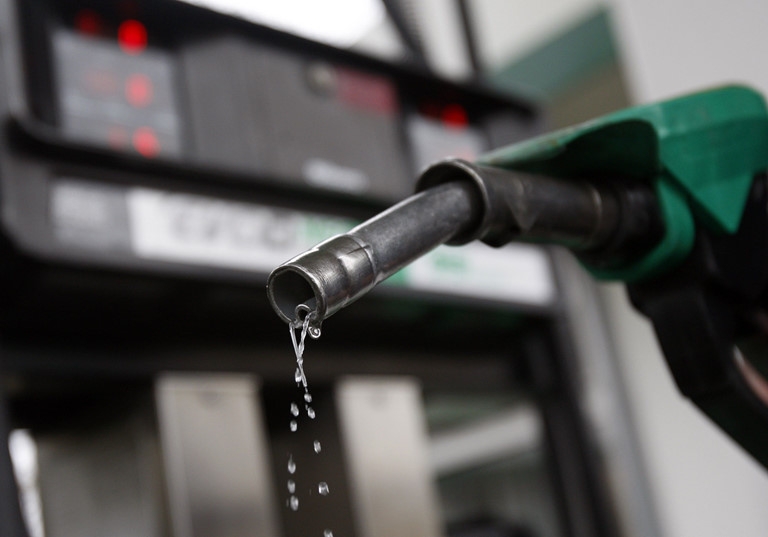 Giá xăng dầu hôm nay 24/6: Giá xăng dầu hôm nay 24/6: Dầu thô tăng nhẹ khi đón nhiều thông tin tiêu cực