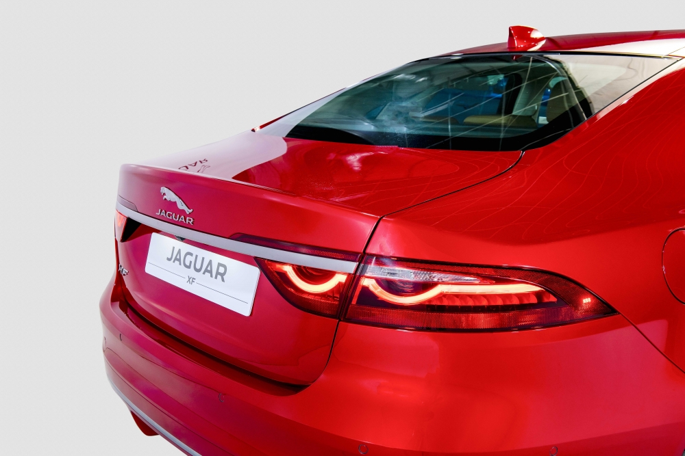 Jaguar XF mới được giới thiệu: Đẹp, sang trọng và luôn kết nối Jaguar XF mới được giới thiệu: Đẹp, sang trọng và luôn kết nối