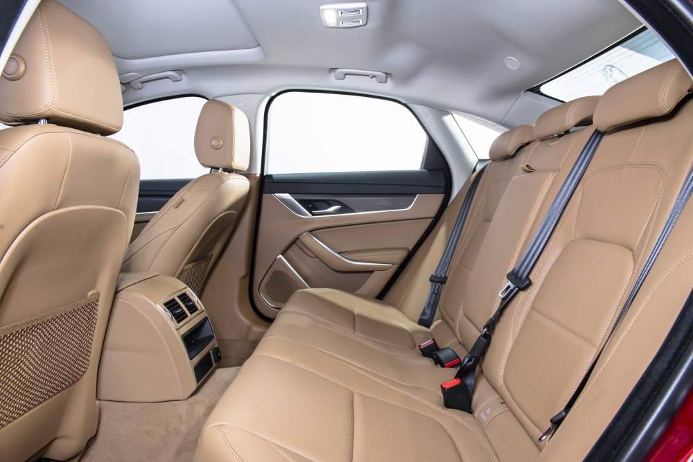 Jaguar XF mới được giới thiệu: Đẹp, sang trọng và luôn kết nối Jaguar XF mới được giới thiệu: Đẹp, sang trọng và luôn kết nối
