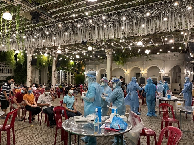 TP.HCM có thêm 10 ca nghi nhiễm COVID-19 TP.HCM có thêm 10 ca nghi nhiễm COVID-19