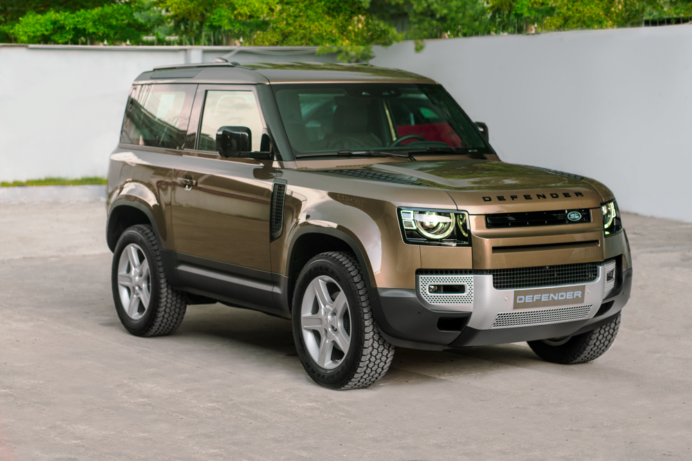 Land Rover Việt Nam chính thức giới thiệu mẫu xe Land Rover Defender 90 mới mạnh mẽ, bề bỉ, thách thức mọi giới hạn Land Rover Defender 90 mới đã có mặt tại Việt Nam, giá cao nhất 6,5 tỷ đồng