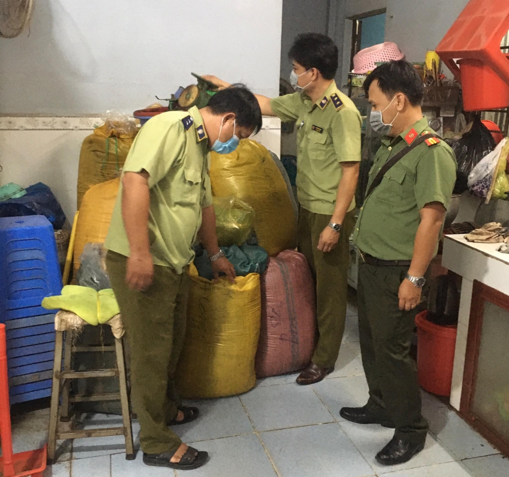 Triệt phá điểm sản xuất trà, cà phê giả mạo nhiều nhãn hiệu nổi tiếng