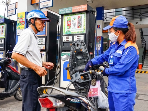 Giá xăng tăng mạnh vào ngày mai? Giá xăng tăng mạnh vào ngày mai?