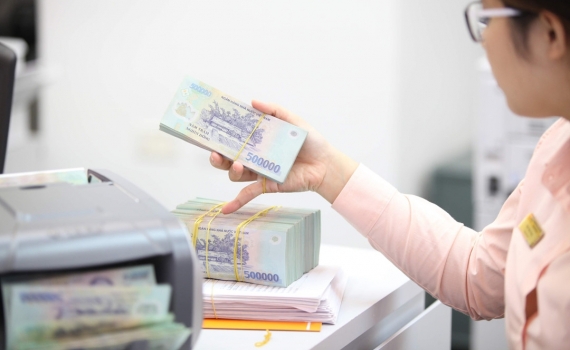 Lãi suất ngân hàng tiếp tục giảm Ngân hàng thừa tiền, lãi suất tiếp tục giảm