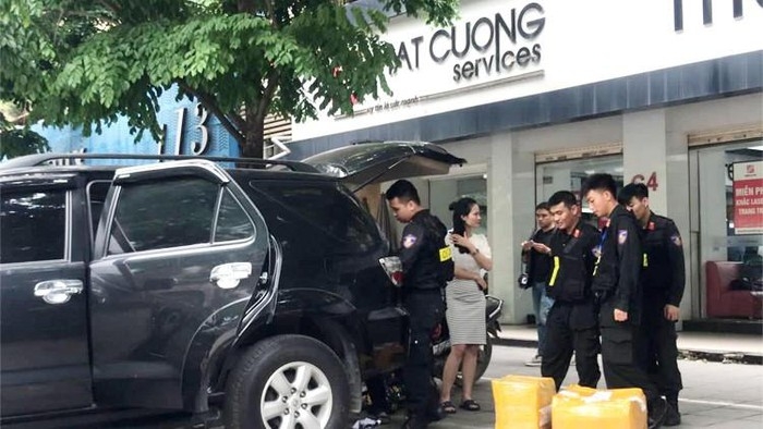 Khởi tố anh trai ông chủ Nhật Cường Mobile Khởi tố, bắt giam anh trai ông chủ Nhật Cường Mobile