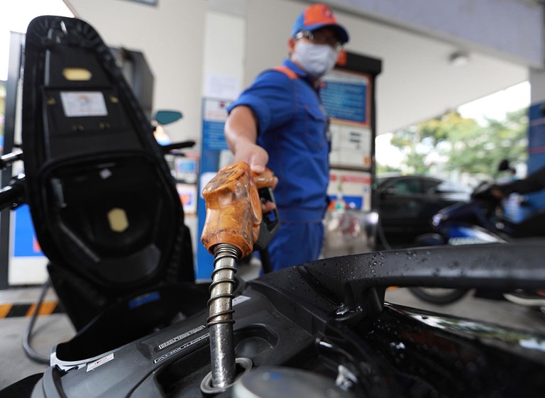 Giá xăng dầu hôm nay (3/9): Dầu Brent mất mốc 45 USD