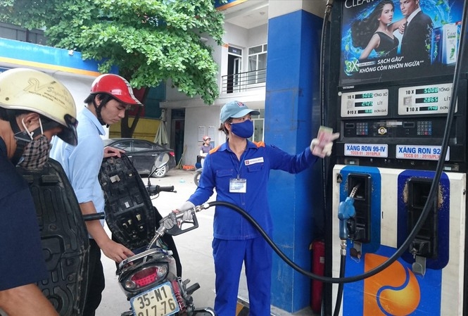 Giá xăng dầu hôm nay 5/8: Giá xăng dầu hôm nay 5/8: Dầu thô đi xuống đồng loạt