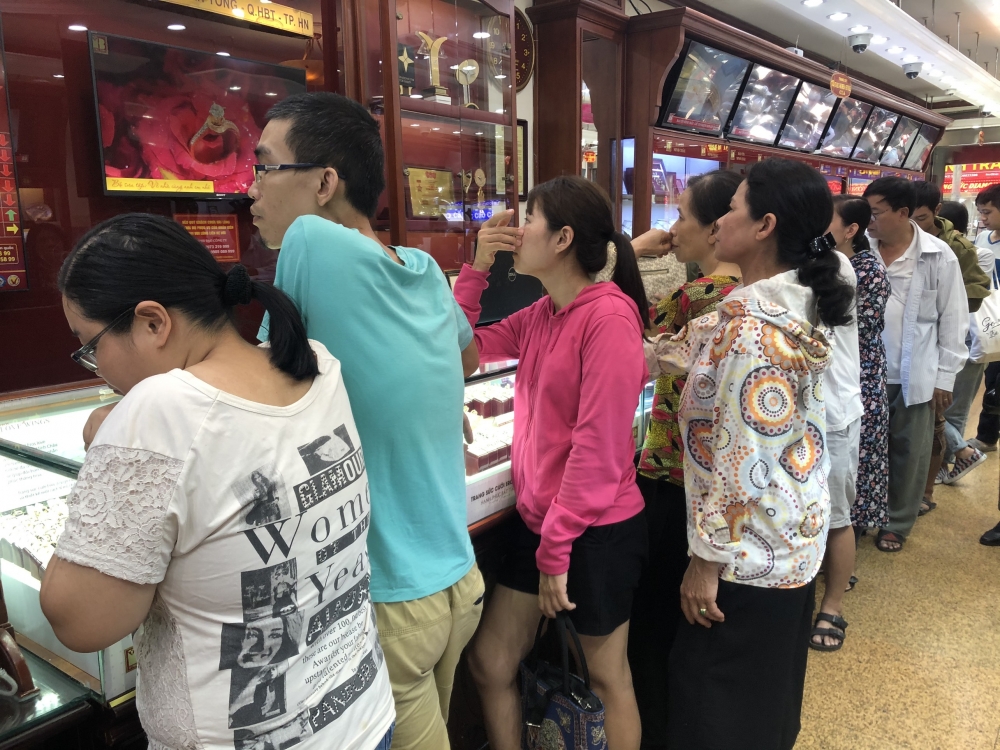 5458 gia vang1