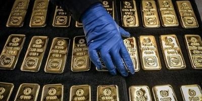 Giá vàng hôm nay (10/8): Giá vàng hôm nay (10/8): Vàng thế giới sắp mất mốc 2.000 USD, nhiều người lỗ nặng