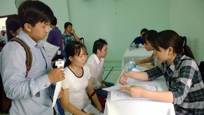 Gần 100.000 người xin trợ cấp thất nghiệp mỗi tháng Gần 100.000 người xin trợ cấp thất nghiệp mỗi tháng vì COVID-19