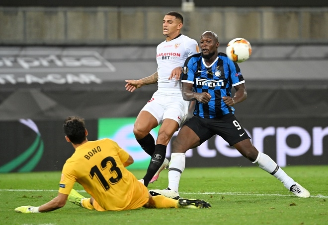 Inter 'trả giá' sau sai lầm của Lukaku, lặng nhìn Sevilla giành chức vô địch Europa League Lukaku từ người hùng hóa tội đồ, lặng nhìn Sevilla vô địch Europa League